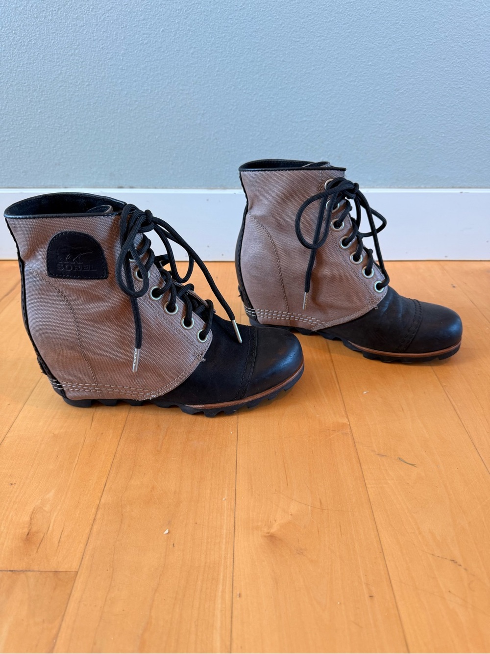 Sorel Women’s Lace-Up Hiker Boot in Taupe and Black